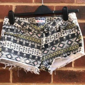 Hot kiss shorts with Aztec/skull details Size 9 Hot Kiss